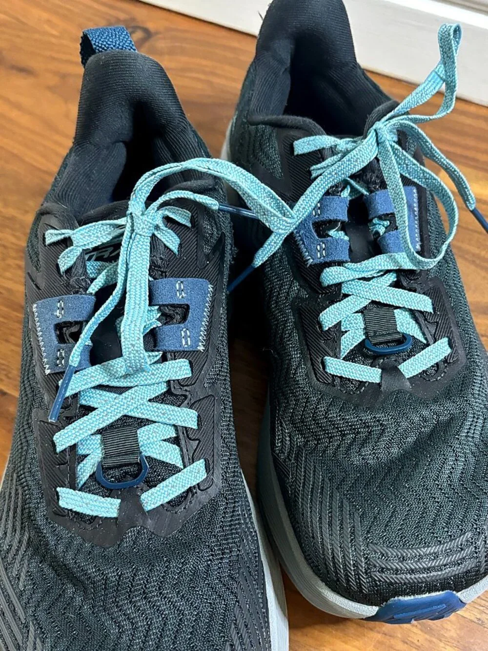 Altra Experience Wild Trail Running Shoes Womens 10 Black Blue MaxTrac Hiking - Picture 1 of 5